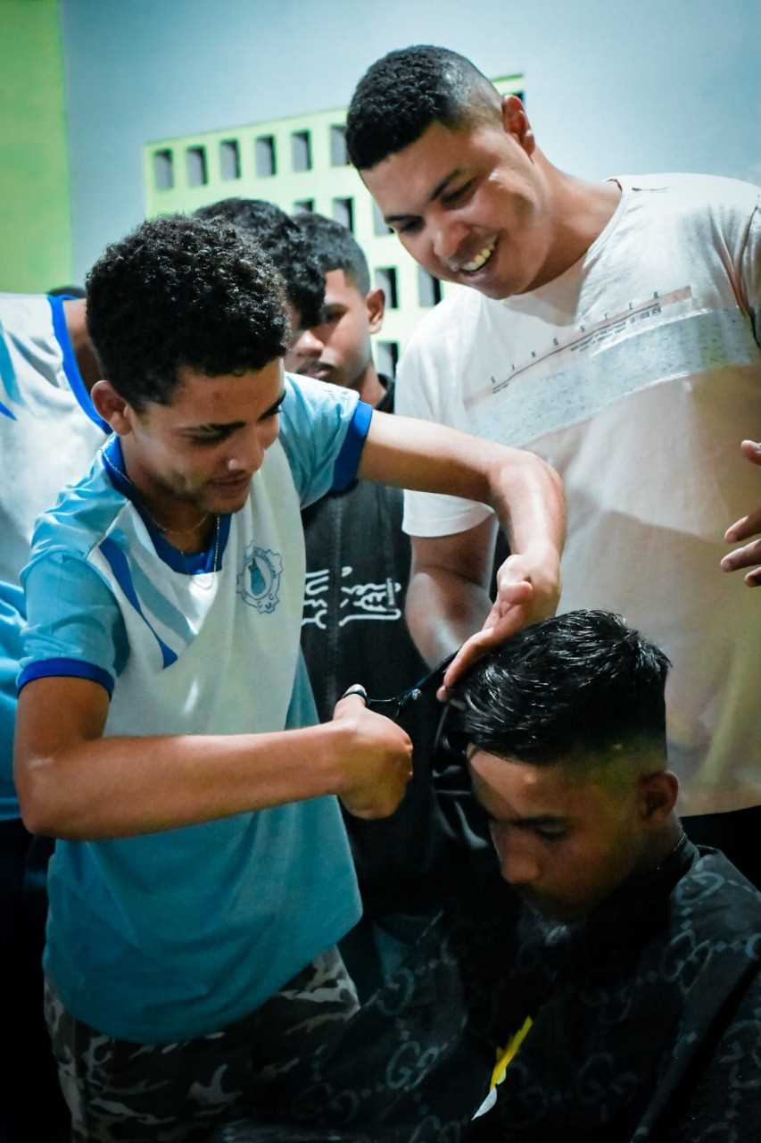 Camacã: Prefeitura realiza oficina de corte de cabelo para alunos da EJA


